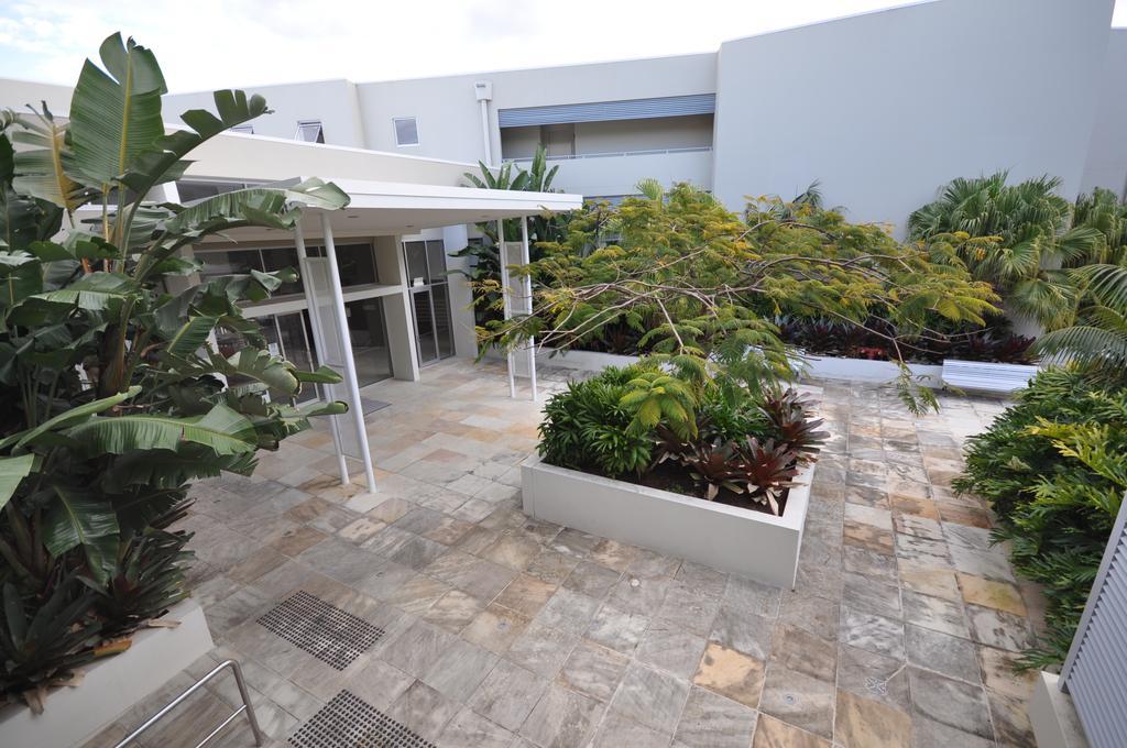 Chancellor Lakeside Apartments Gold Coast Exterior photo
