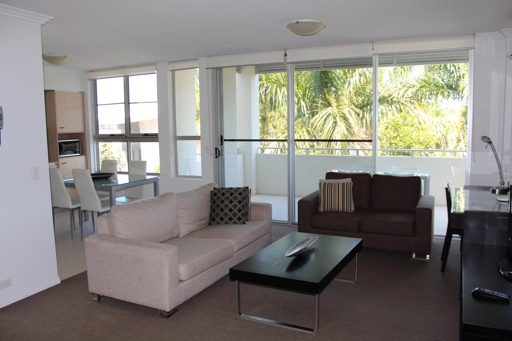 Chancellor Lakeside Apartments Gold Coast Exterior photo