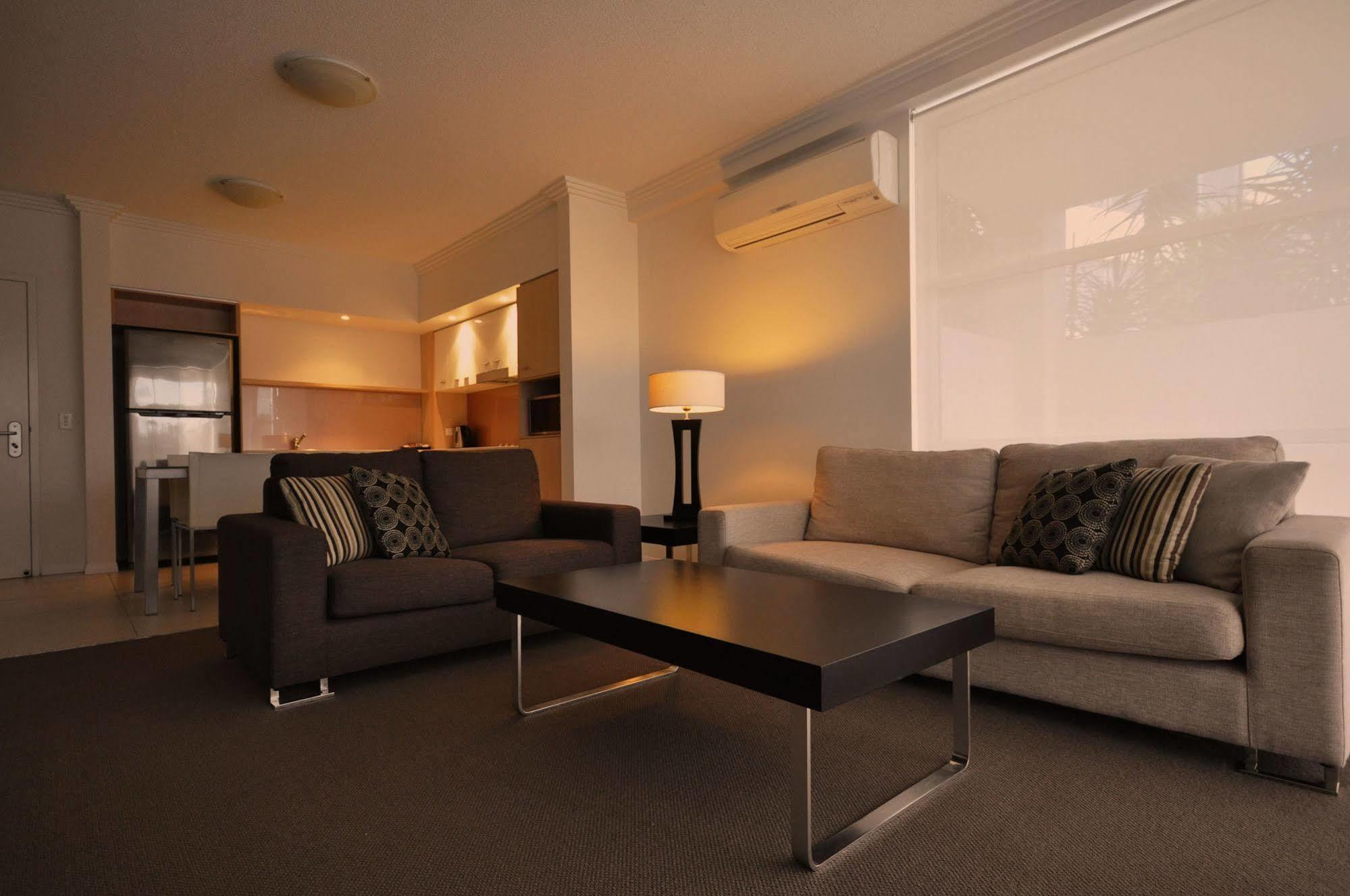 Chancellor Lakeside Apartments Gold Coast Exterior photo